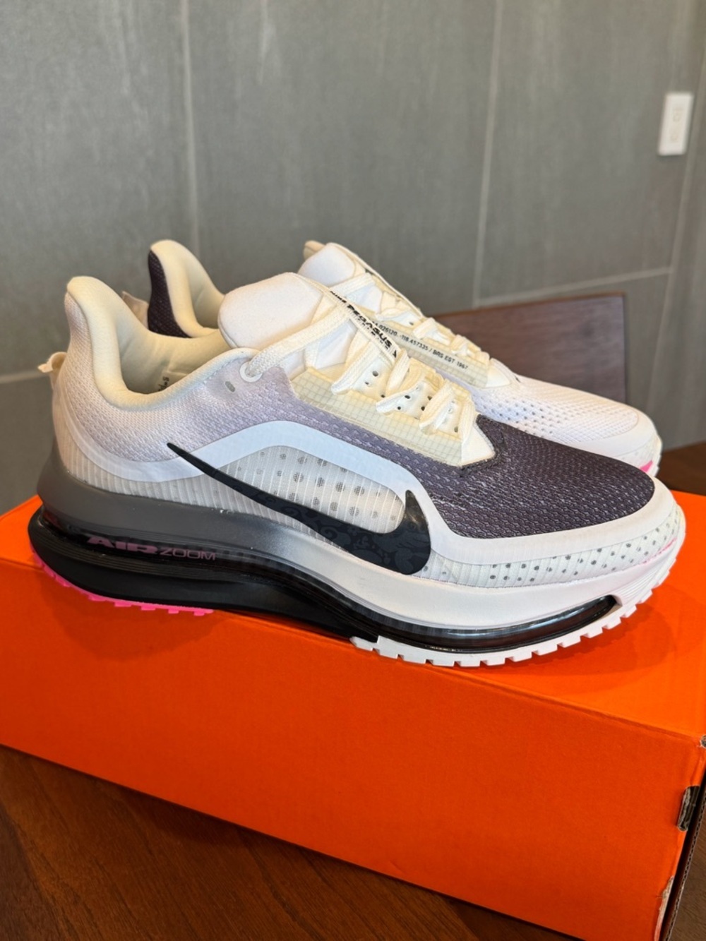 Women’s Pegasus Premium - Picture 5 of 5